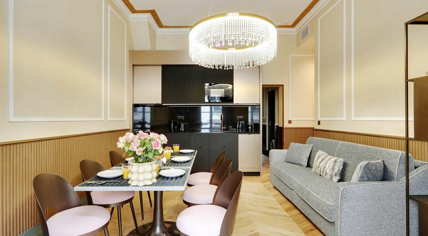 Photo of Avenue Charm