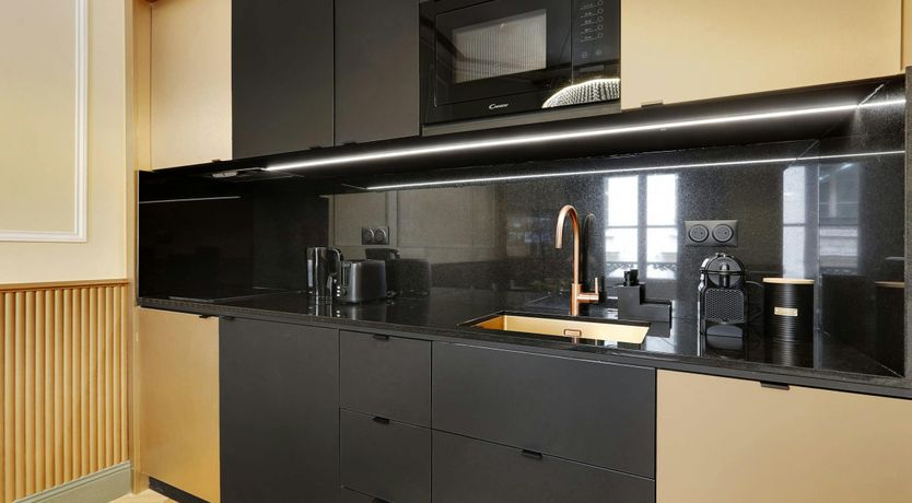 Photo of Avenue Charm