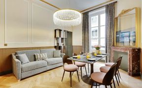 Photo of Avenue Charm