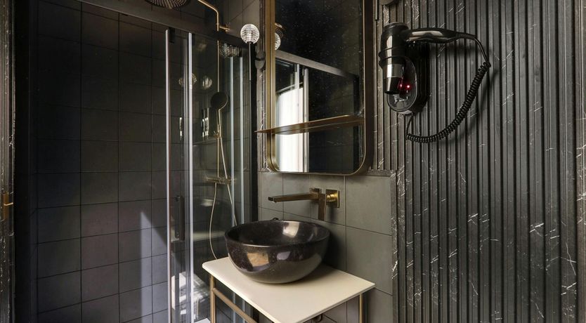 Photo of Avenue Charm