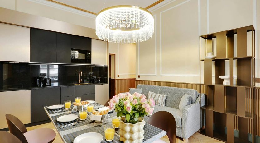 Photo of Avenue Charm