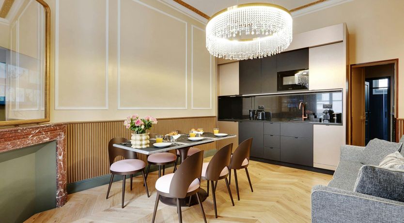 Photo of Avenue Charm