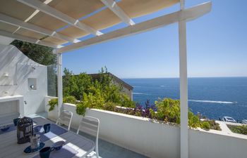 Between the Sea & Sky Holiday Home