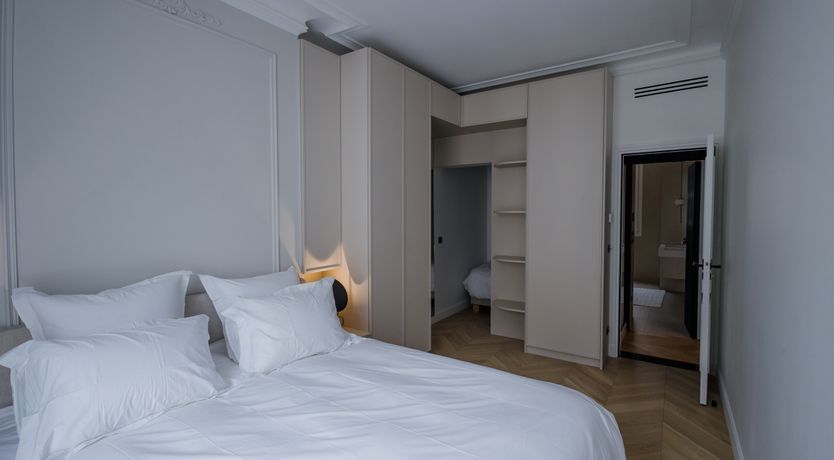 Photo of Eiffel Glimpse