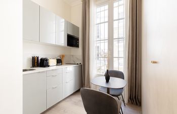 Parisian Serene Holiday Home