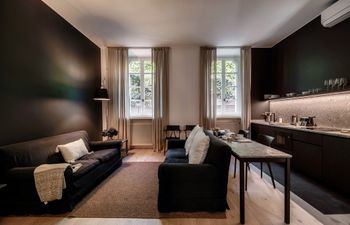 Lake & Hillside Place Holiday Home