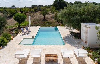 White-washed Beauty Holiday Home