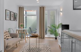 Photo of golden-shadow