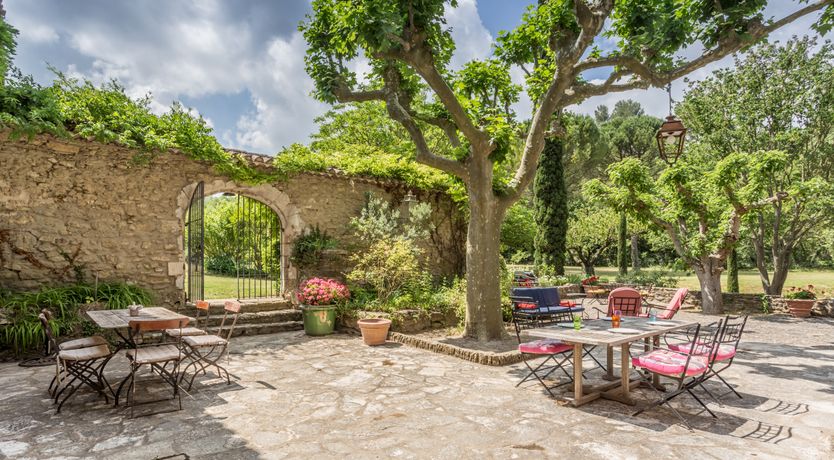 Photo of Champagne & Roses