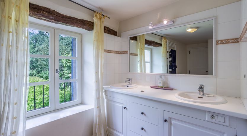 Photo of Champagne & Roses