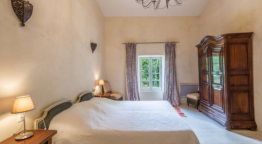 Photo of Champagne & Roses