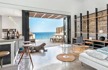 A Golden Rose Holiday Home