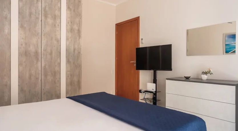 Photo of Balestrate Base