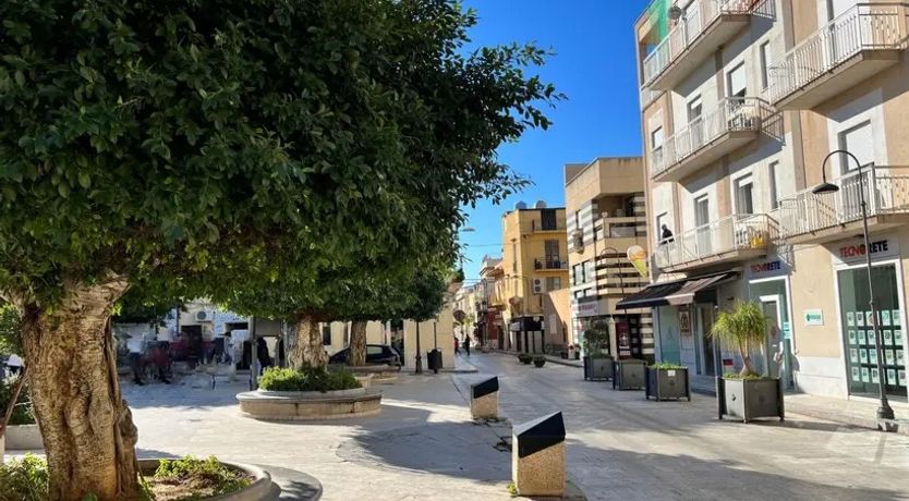 Photo of Balestrate Base