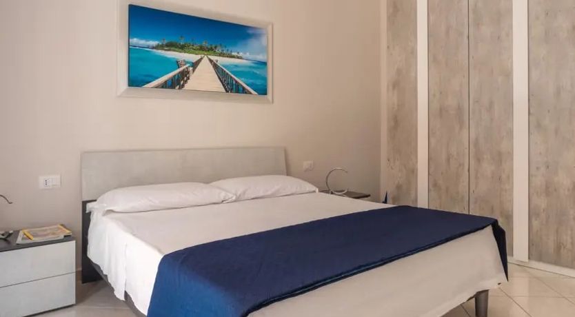 Photo of Balestrate Base