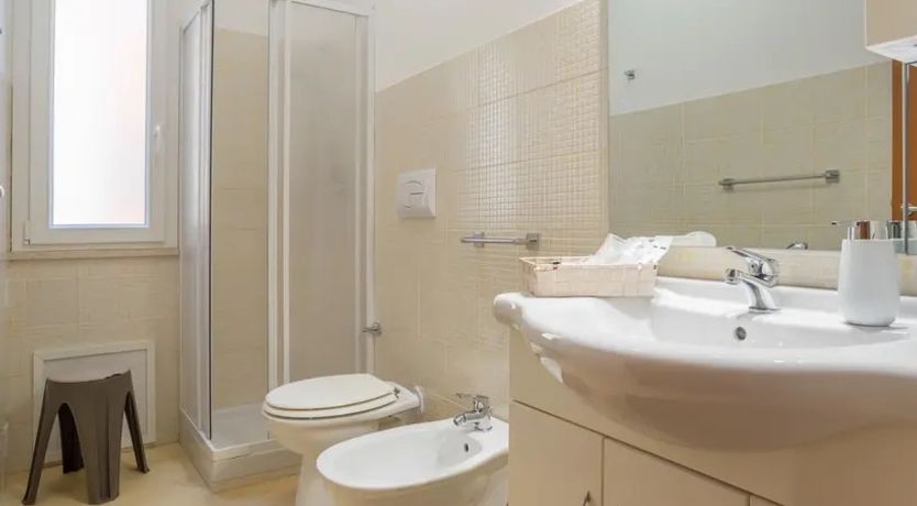 Photo of Balestrate Base