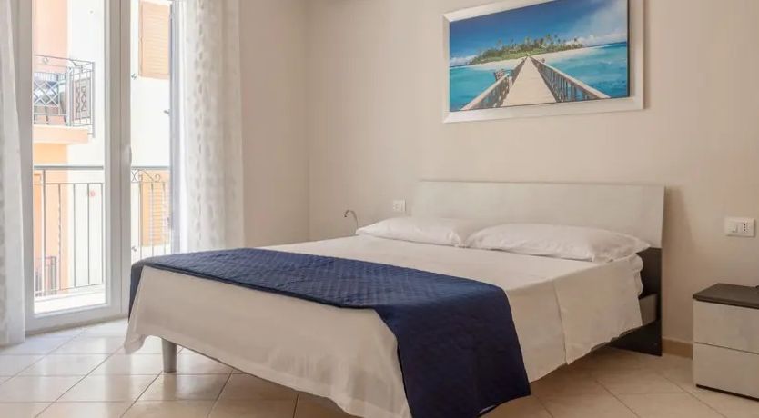 Photo of Balestrate Base