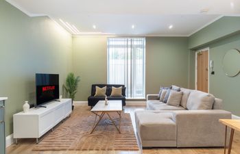 Central Canvas Holiday Home
