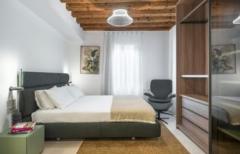 A Grand Realm Holiday Home