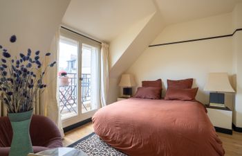 Elegant Paris Home Holiday Home