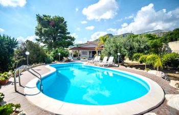 Coastal Sunbeam Holiday Home