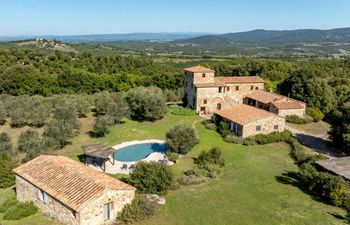 The Lovely Fortress Holiday Home