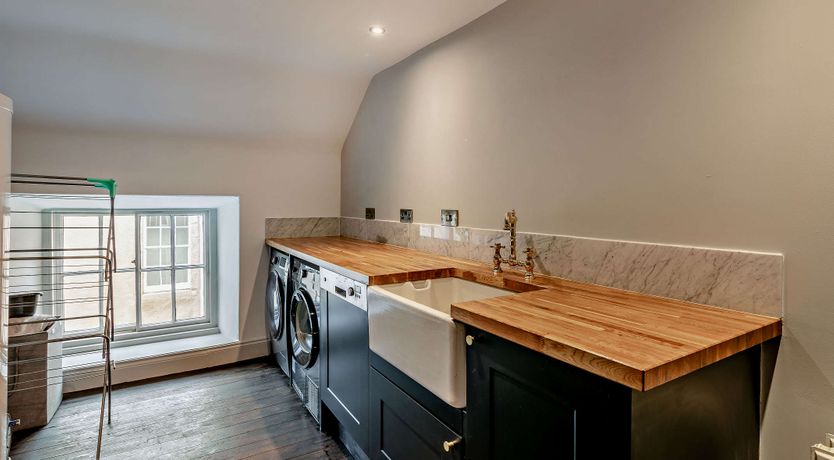 Photo of Donview Manor