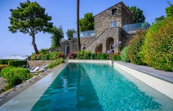 Moon Pearl Holiday Home