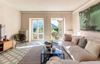 Pictures & Mirrors Holiday Home