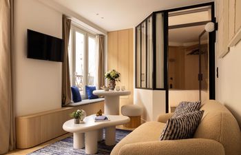 Roses of Paris Holiday Home