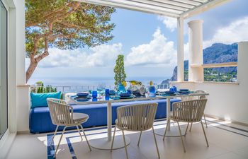 Azure Hues Holiday Home