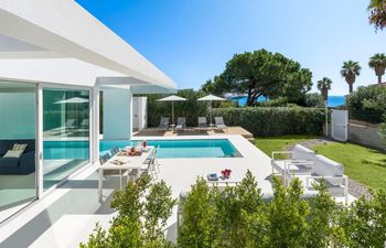 Azure Rest Holiday Home