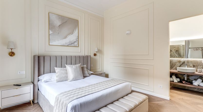Photo of Roman Aura