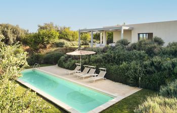 An Elegant Dawn Holiday Home