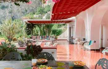 The Red Terrace Holiday Home