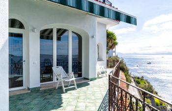 The Seaside Terrace Holiday Home