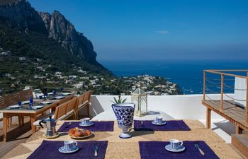 Capri Sunshine Holiday Home