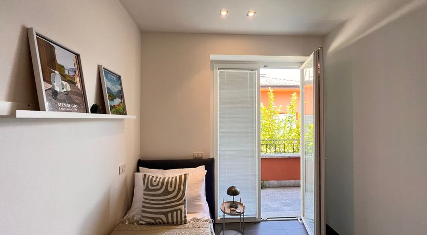 Photo of Lake Shore View