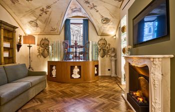 Frescoes & Sculptures Holiday Home
