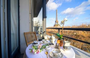 Eiffel Perch Holiday Home
