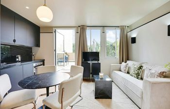 The Parisian Terrace Holiday Home