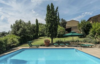 Rolling Meadow Holiday Home