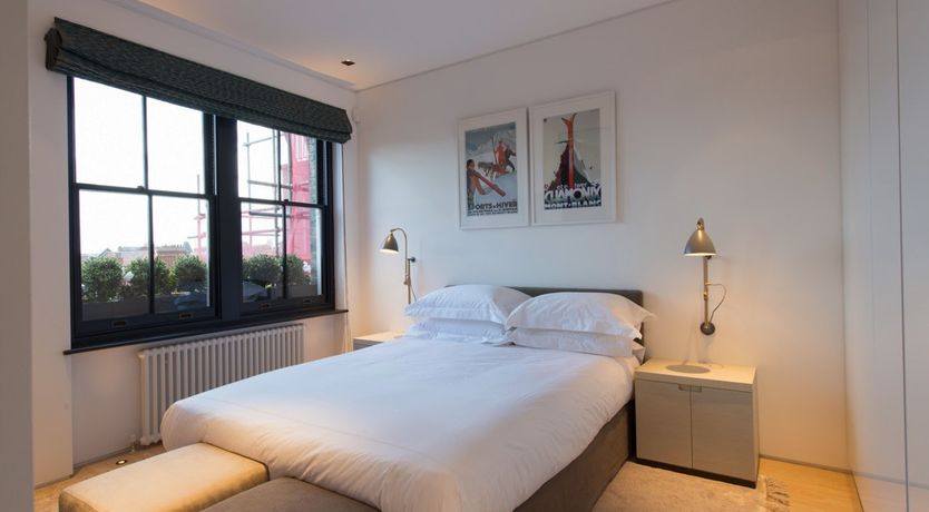 Photo of Knightsbridge Embrace