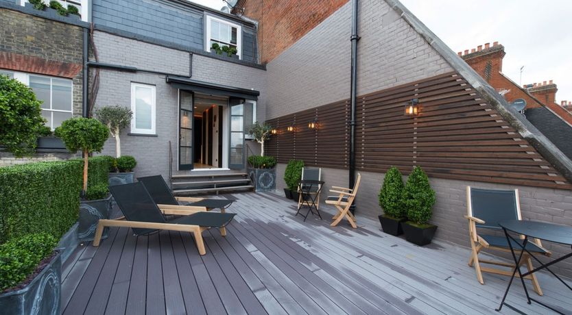 Photo of Knightsbridge Embrace