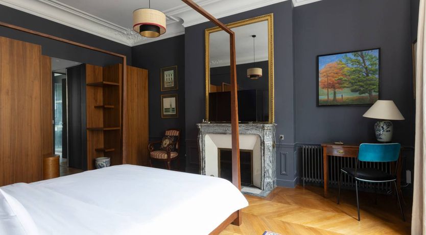 Photo of Elegant Parisian Retreat