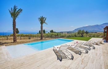 Mountain Horizons Holiday Home