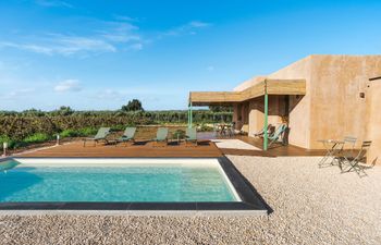 Terracotta Shadows Holiday Home