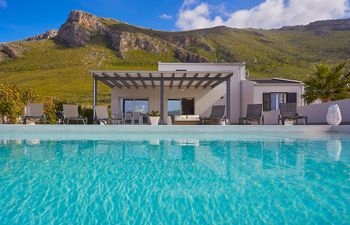 The Sunny Gulf Holiday Home
