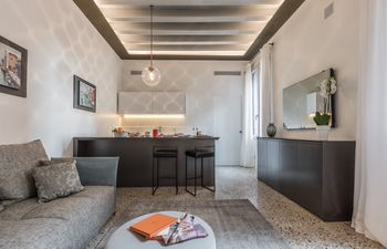 Canals & Gondolas Holiday Home