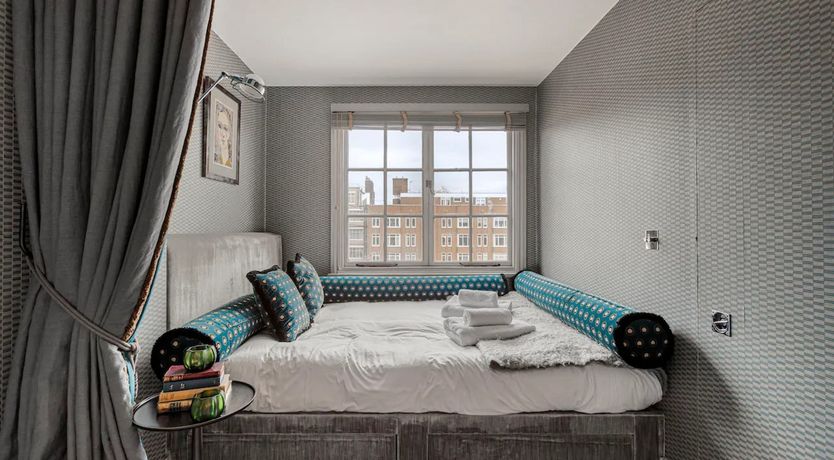 Photo of Knightsbridge Reverie